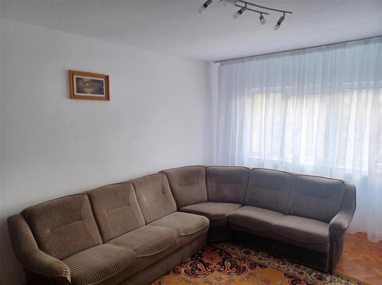 Apartament cu 3 camere decomandat, mobilat în Obcini