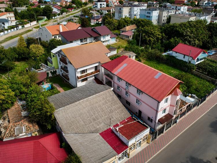 Casă individuală cu 16 camere cu Canalizare în Central