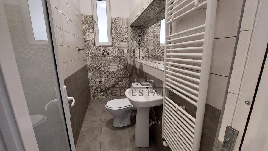 Casă individuală cu 9 camere cu Canalizare în Eminescu