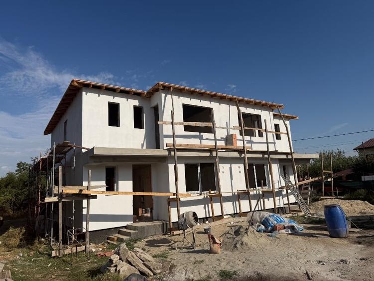 Duplex cu 5 camere cu Canalizare în Cornetu