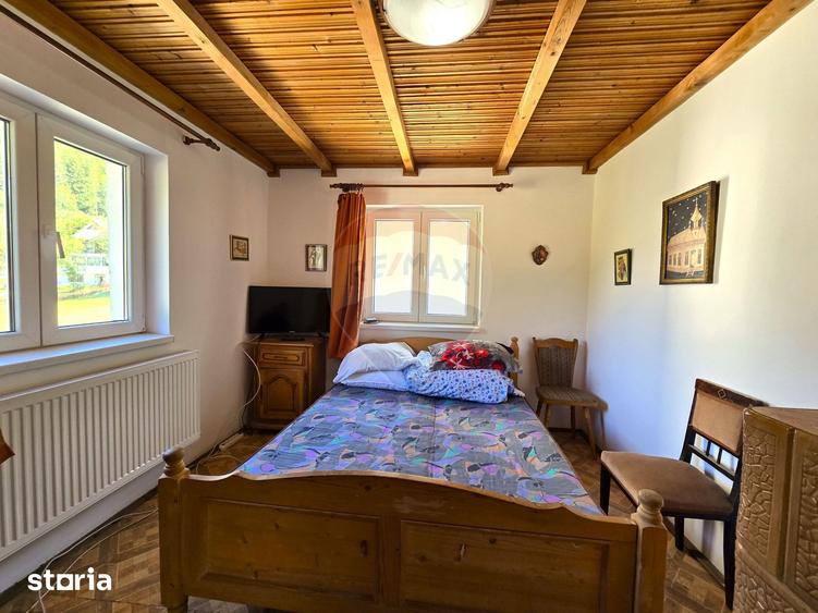 Casă cu 5 camere cu Teren 500 Mp în Moieciu