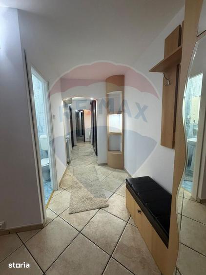 Apartament cu 3 camere decomandat, mobilat în Craiovița Nouă