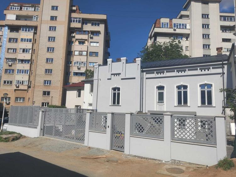 Casă cu 4 camere în Romanești