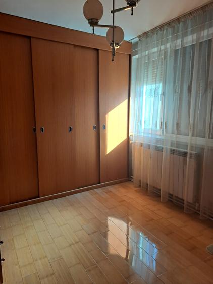 Apartament cu 3 camere semidecomandat în Micro 19