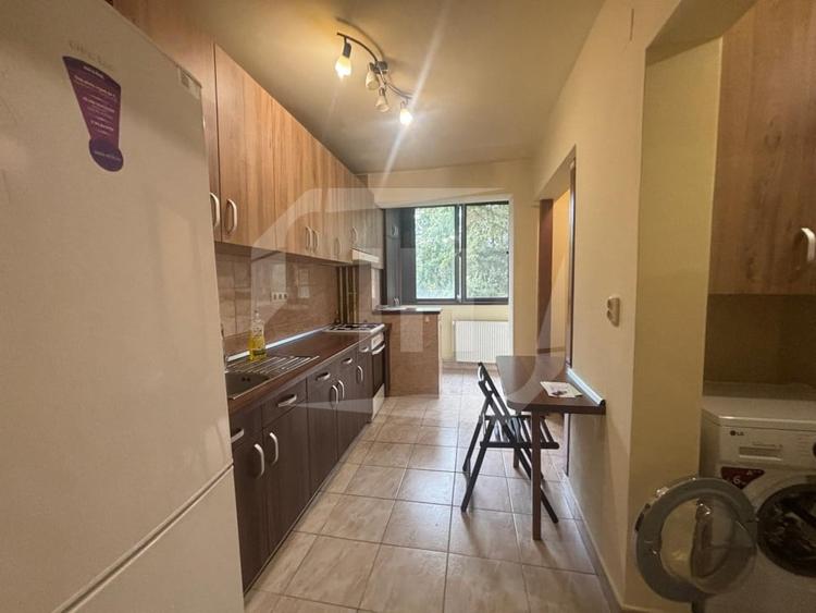 Apartament cu 3 camere semidecomandat, mobilat în Gheorgheni