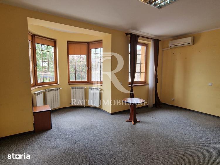 Spațiu comercial, de 640 mp, în Central