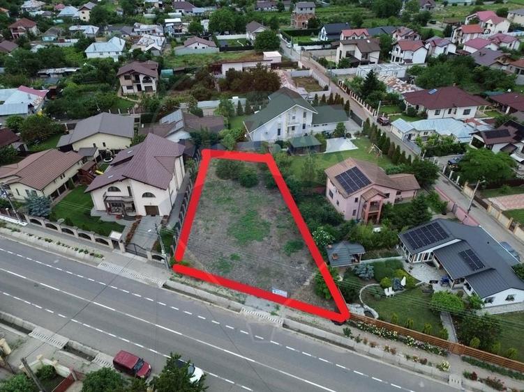Teren Construcții intravilan de 809 mp, în Petrești