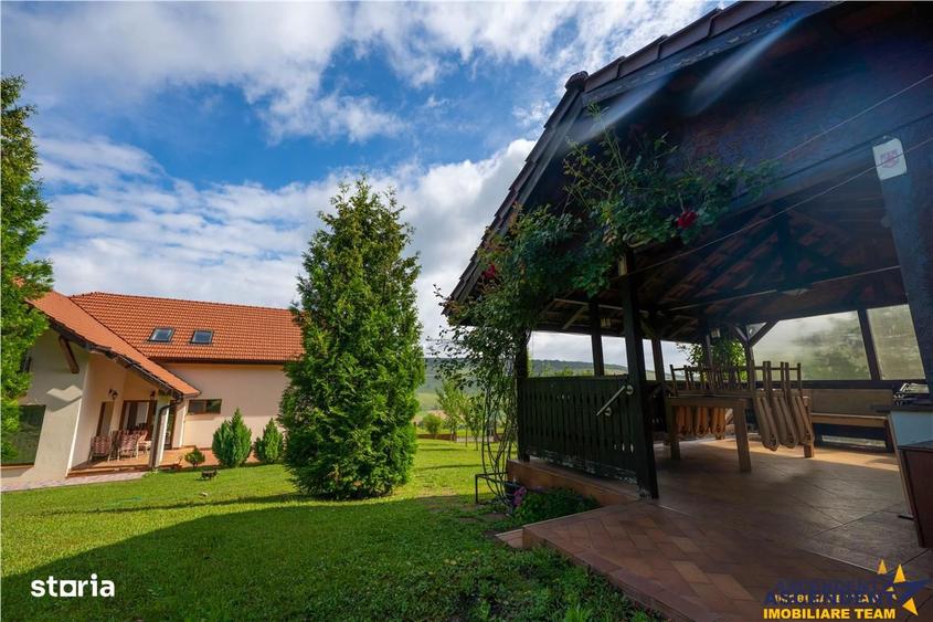 Casă cu 9 camere decomandat cu Teren 1750 Mp în Central