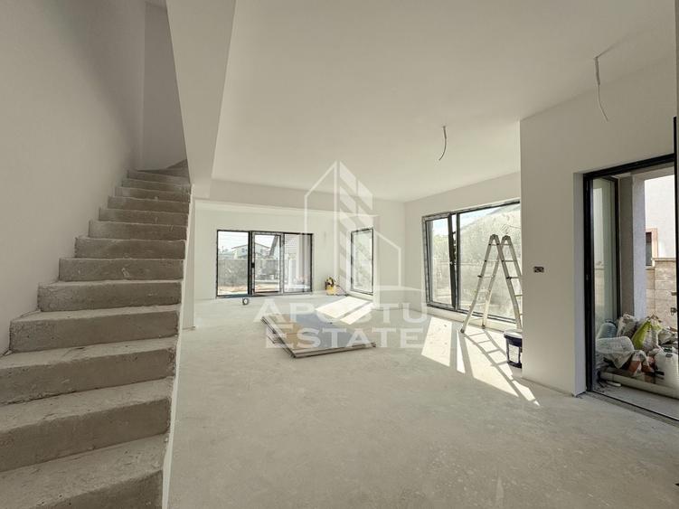 Duplex cu 6 camere cu Canalizare în Chișoda
