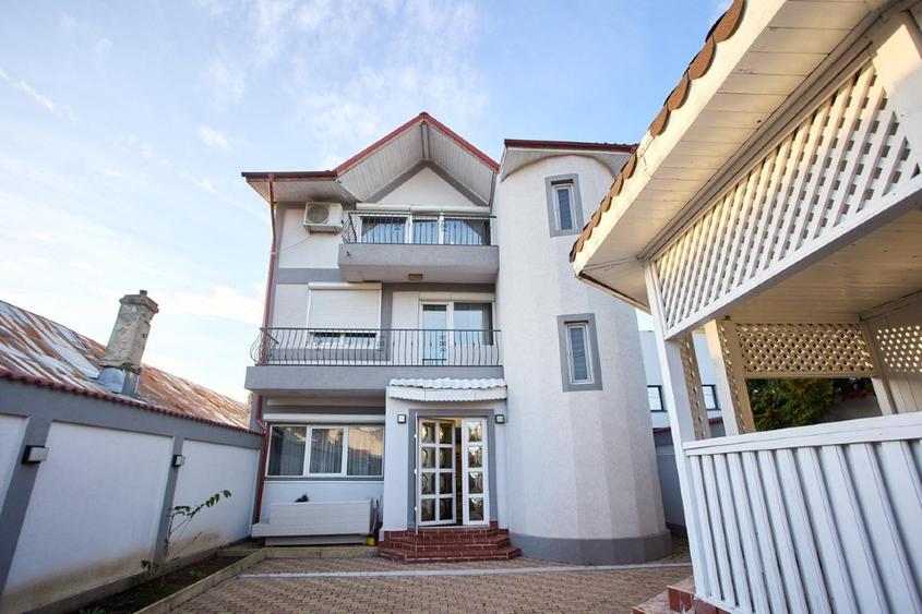 Casă individuală cu 5 camere cu Teren 200 Mp în Industriilor