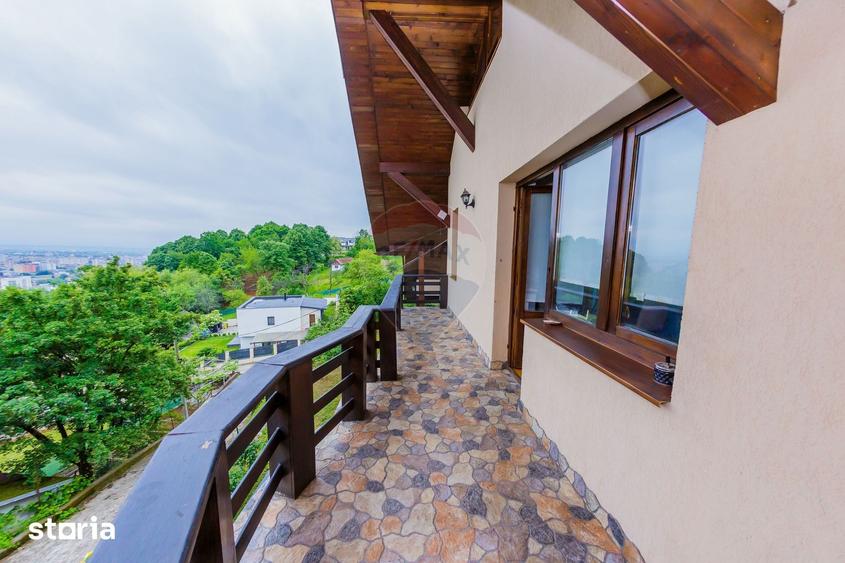 Casă cu 5 camere cu Teren 1108 Mp în Săsar