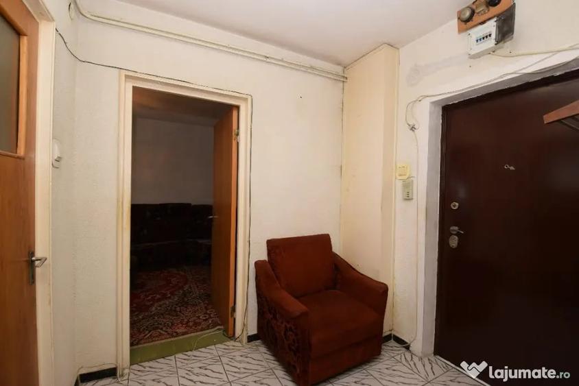 Apartament cu 3 camere decomandat în Dristor