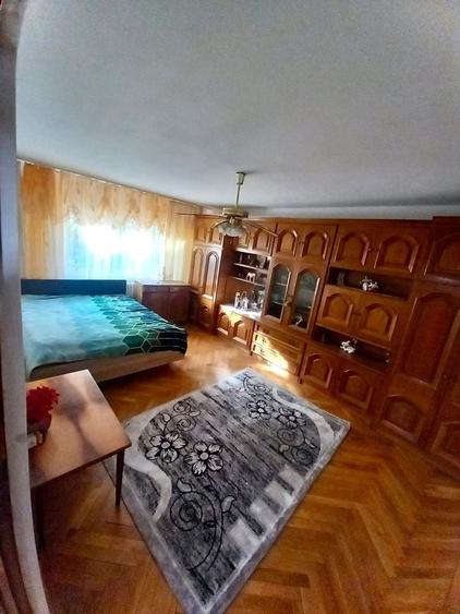 Apartament cu 4 camere decomandat în Iosia