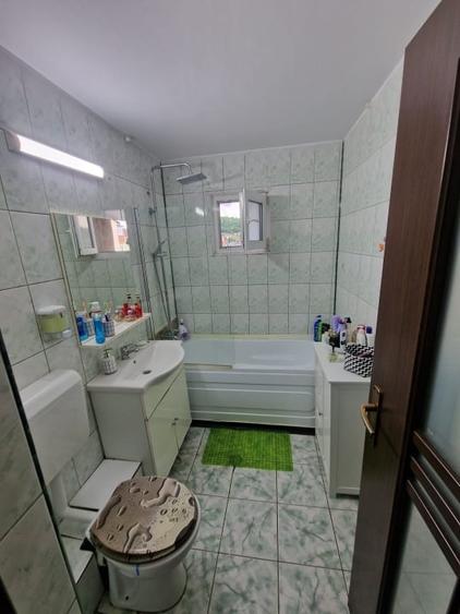 Apartament cu 3 camere decomandat, mobilat în Independenței