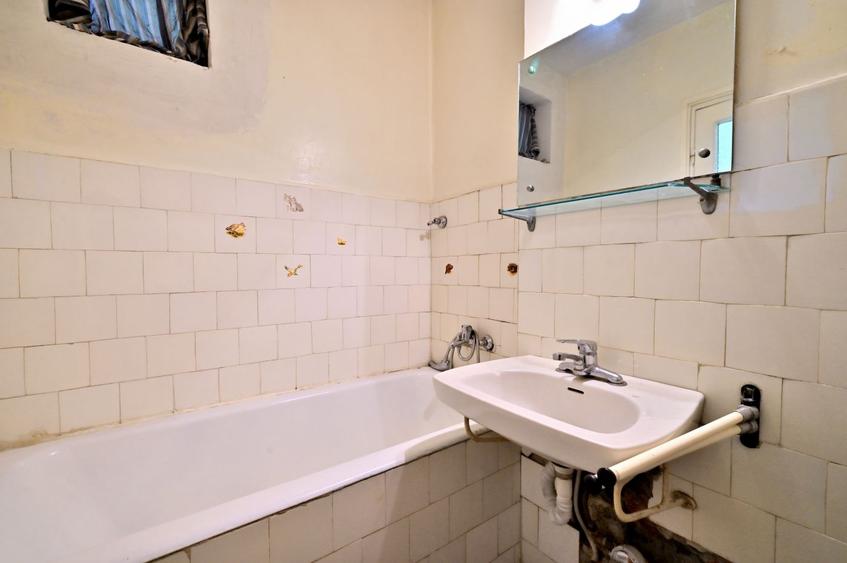 Apartament cu 2 camere semidecomandat în Basarabia