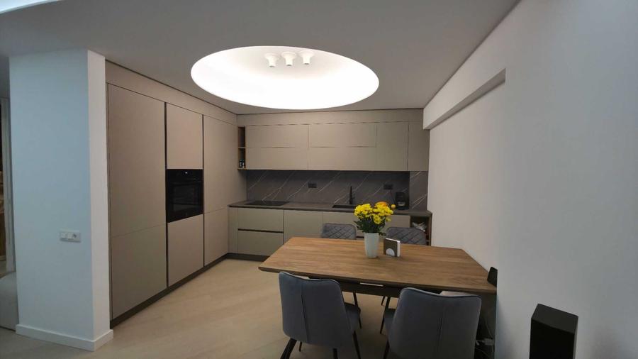 Apartament cu 3 camere decomandat în Central