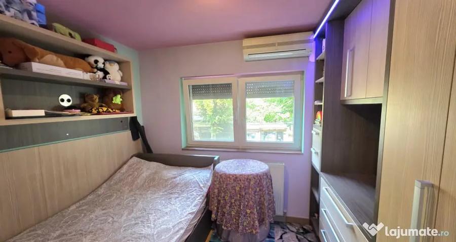 Apartament cu 3 camere semidecomandat în Complex Studențesc