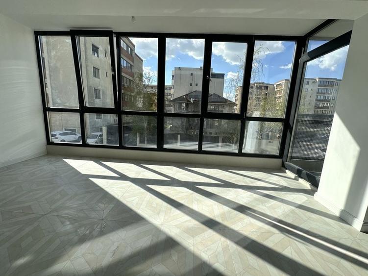 Apartament cu 3 camere semidecomandat în Tomis Plus