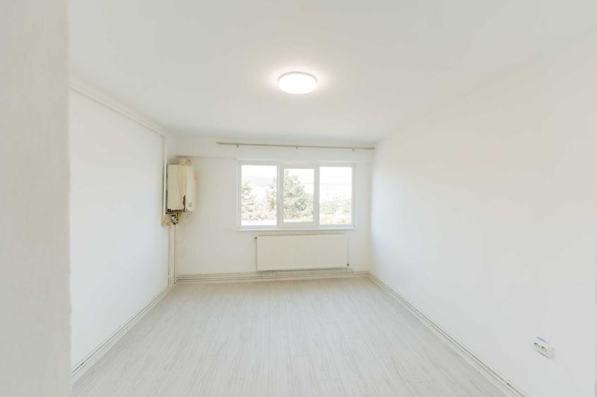 Garsonieră decomandată în Exterior Vest