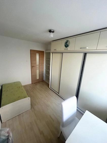 Apartament cu 3 camere decomandat în Obor