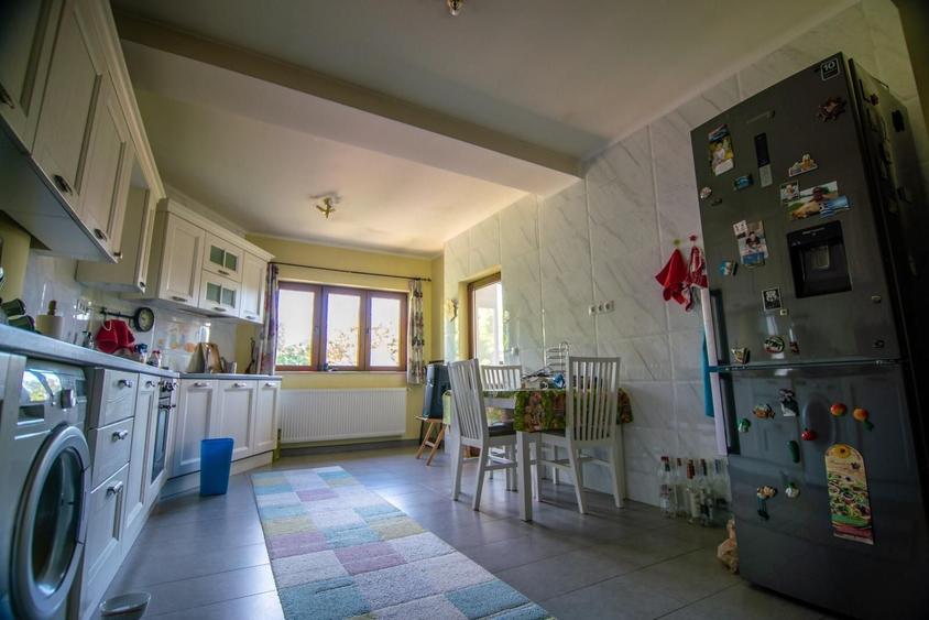 Casă individuală cu 5 camere cu Canalizare în Drumul Găzarului