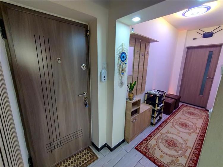 Apartament cu 3 camere semidecomandat în Central