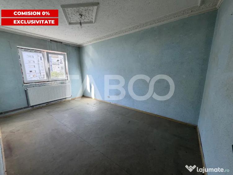 Apartament cu 4 camere semidecomandat în Central