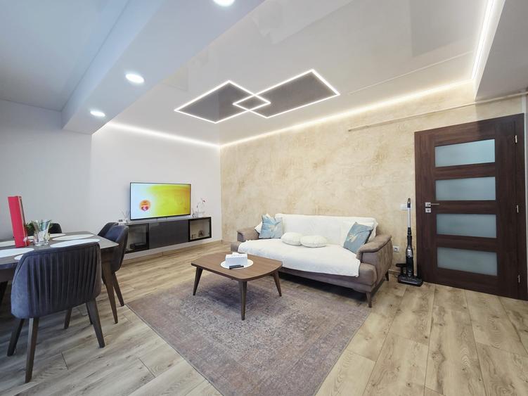 Apartament cu 2 camere decomandat, mobilat în