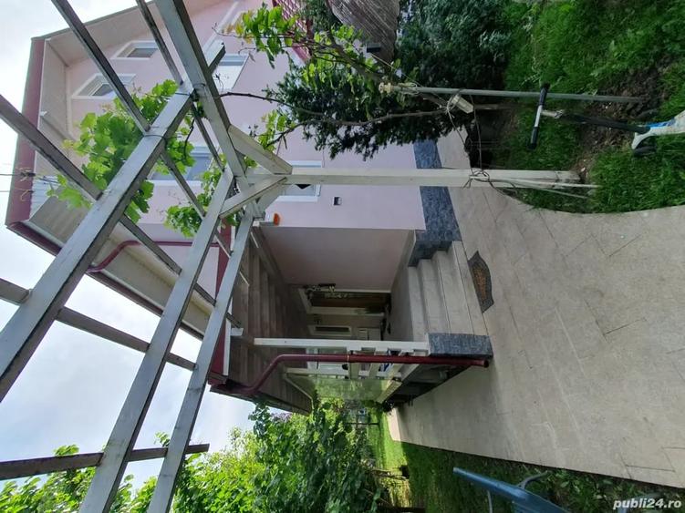 Casă cu 6 camere cu Teren 890 Mp în Sud