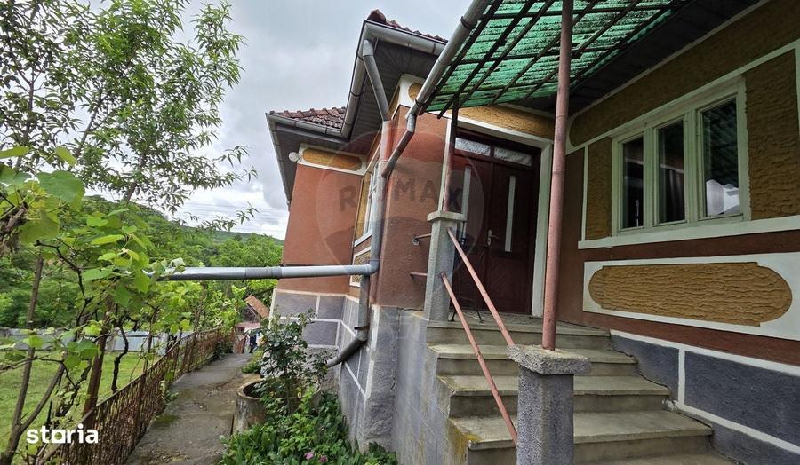 Casă cu 3 camere semidecomandat în Habic