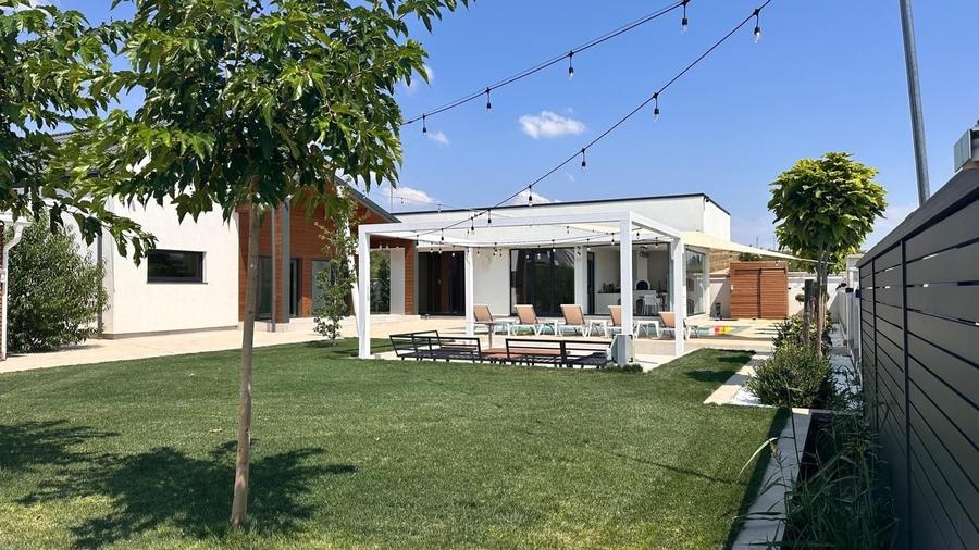Casă cu 4 camere în Plaiul Vulcanești