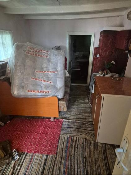 Casă cu 2 camere cu Teren 1065 Mp în Ițcani