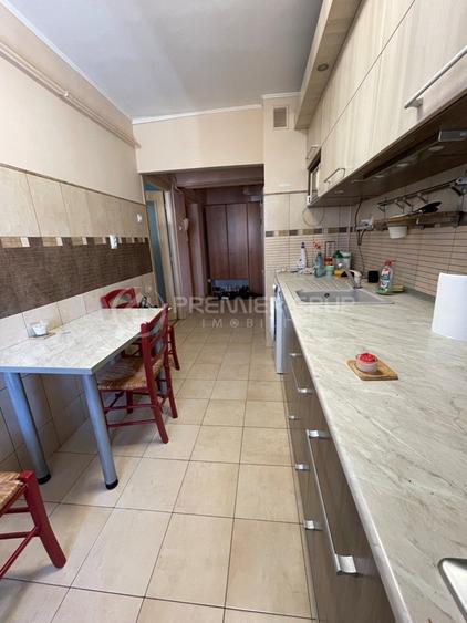 Apartament cu 3 camere decomandat în Dacia