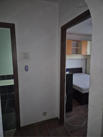 Apartament cu 3 camere semidecomandat în Titan