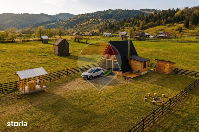 Casă cu 4 camere cu Teren 1800 Mp în Strâmtura