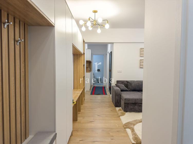 Apartament cu 3 camere semidecomandat, mobilat în Pipera