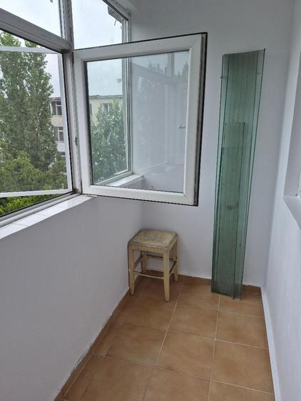 Apartament cu 3 camere semidecomandat în Tomis Nord