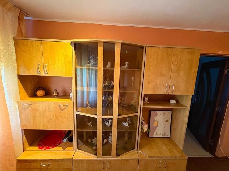 Apartament cu 3 camere semidecomandat în Micro 19