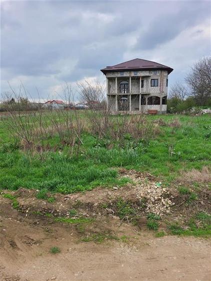 Teren Construcții intravilan de 1237 mp, în Domnești