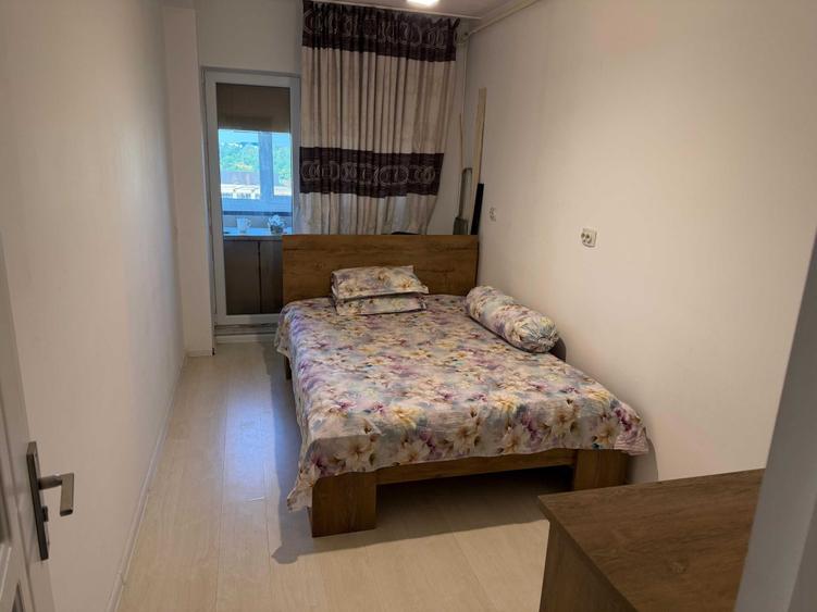 Apartament cu 3 camere semidecomandat în Prelungirea Ghencea