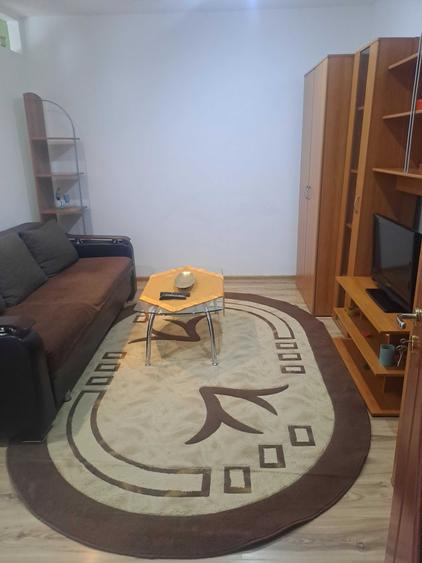 Apartament cu 2 camere semidecomandat în Florești
