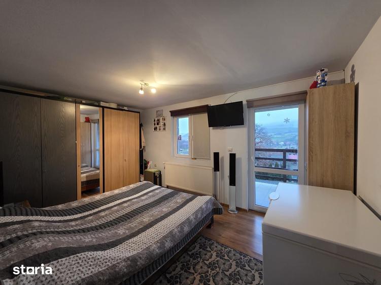 Casă cu 4 camere cu Teren 1600 Mp în Hărău