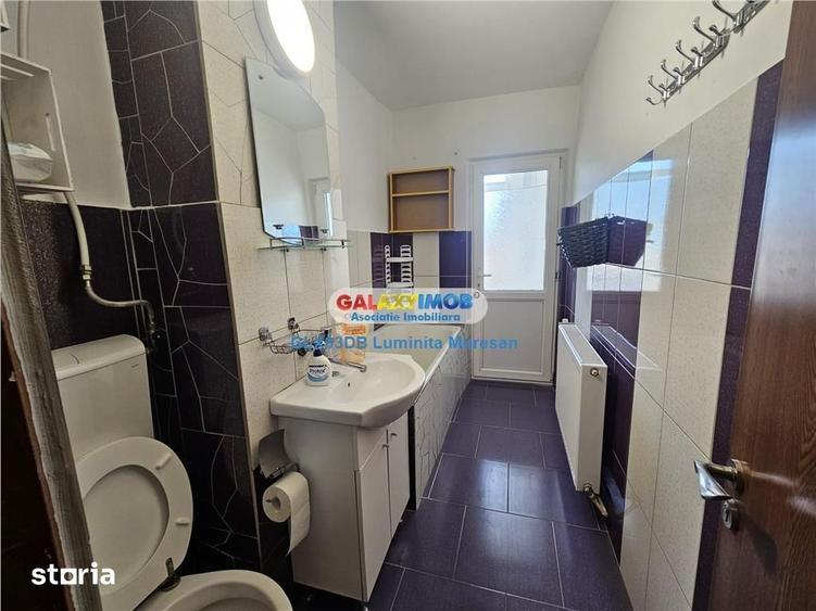 Apartament cu 2 camere decomandat, mobilat în Micro 4