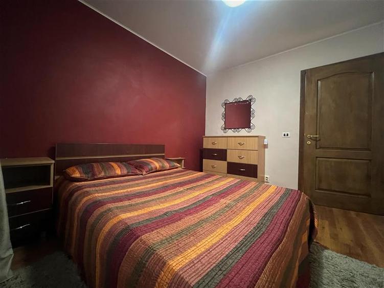 Apartament cu 3 camere decomandat, mobilat în Nicolina