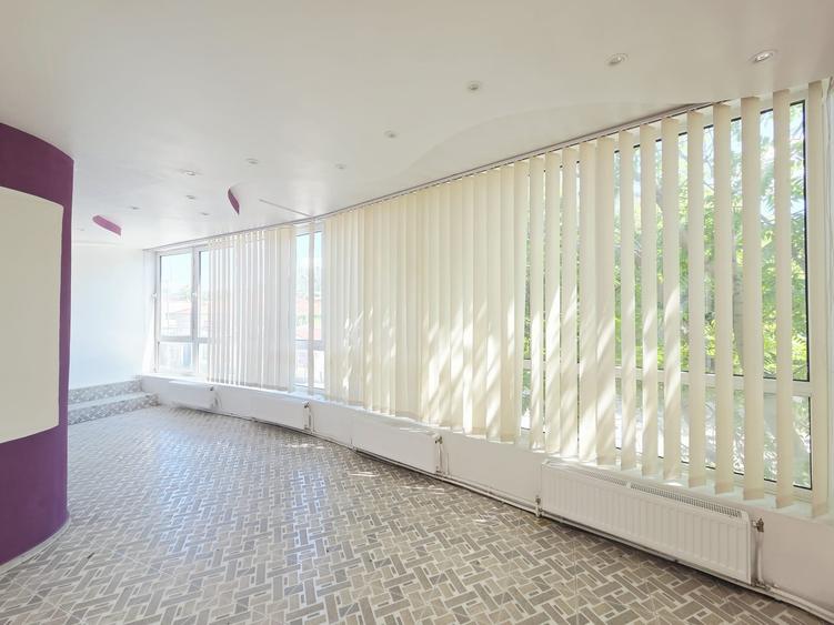 Birou, de 210 mp, în Central