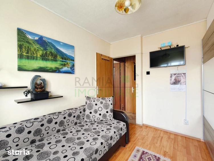 Apartament cu 3 camere în Florilor