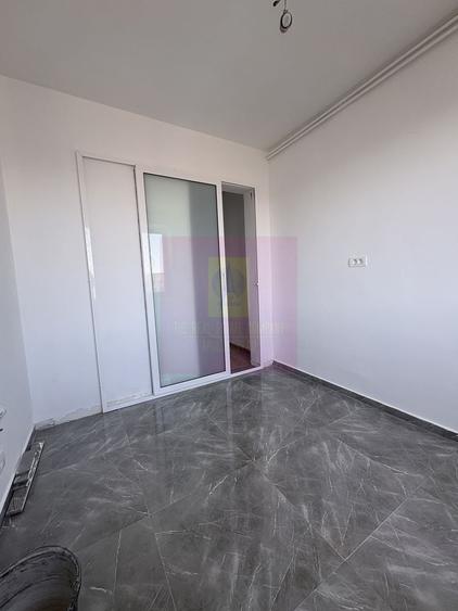 Apartament cu 2 camere decomandat în Titan