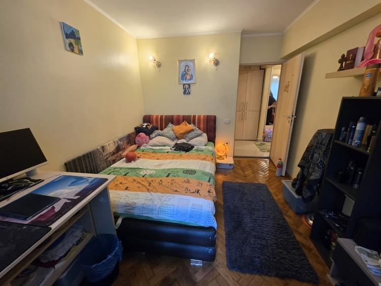 Apartament cu 3 camere semidecomandat în Baba Novac