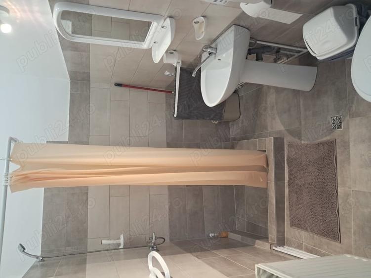 Casă cu 6 camere cu Teren 100 Mp în Blașcovici