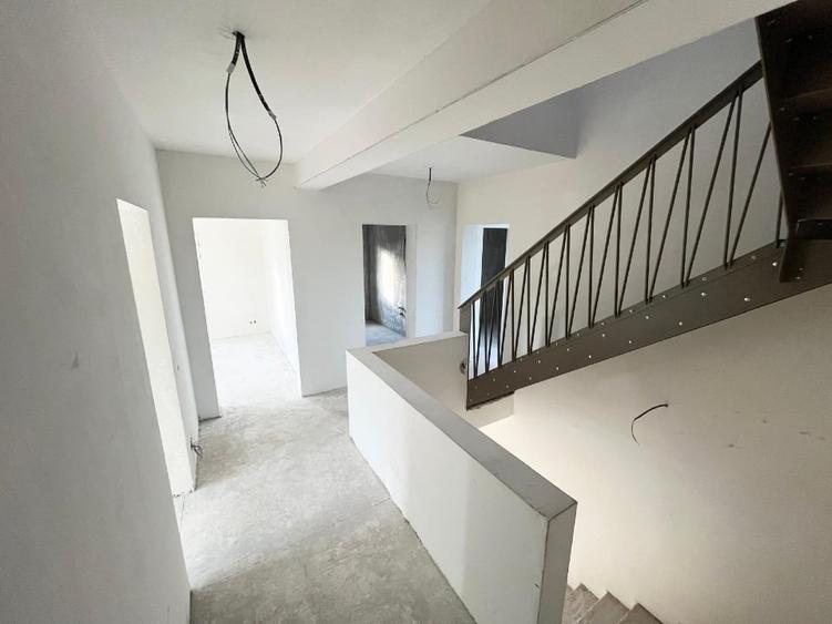 Duplex cu 5 camere cu Garaj în Feleacu